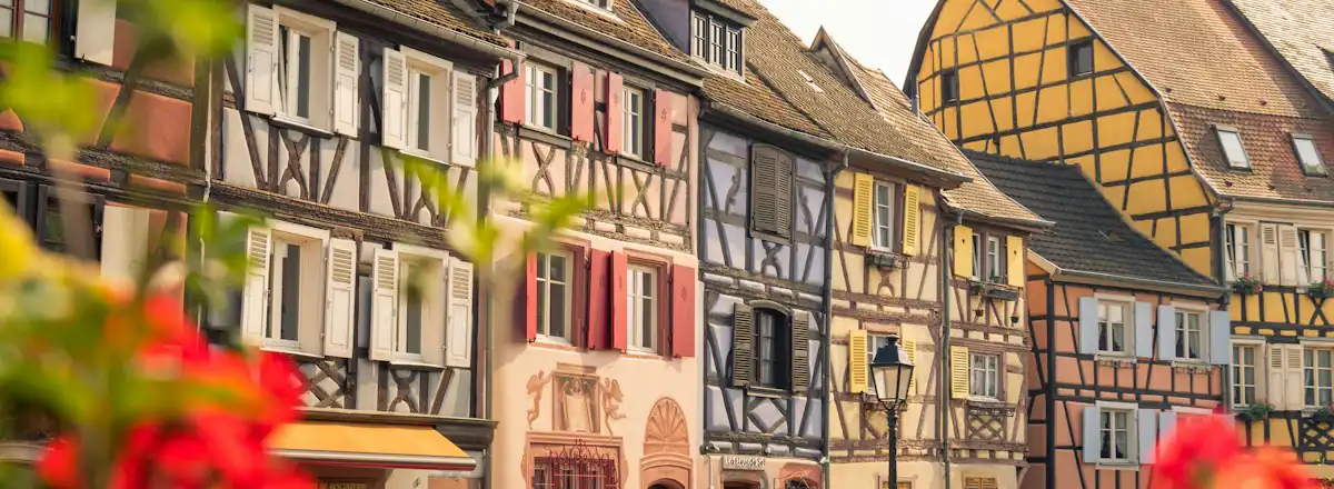 Les maisons à colombages fleuries de Colmar