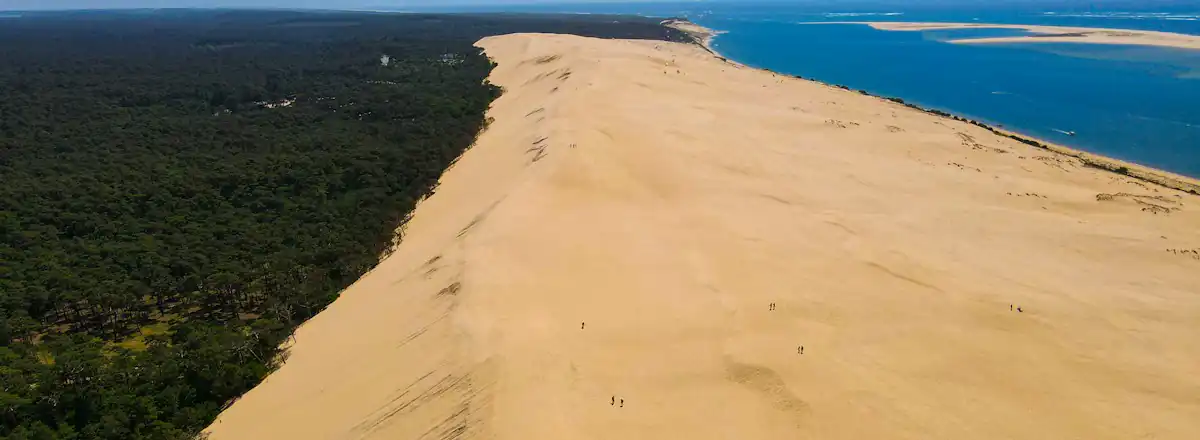 La dune du Pilat entre l'océan et la forêt des Landes